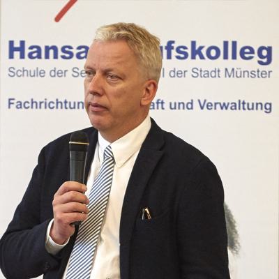 1 Hansa Forum 13.09.2017 Mit Dr. C. Hoppenheit Stellvertretender Vorsitzender Und Kaufmaennischer Leiter Des Ukm Foto M. Huelsbusch 6